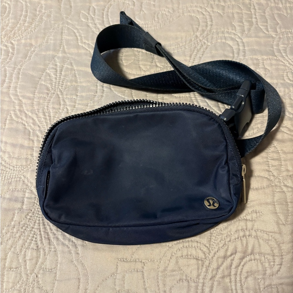 Lululemon Everywhere Belt Bag 1L